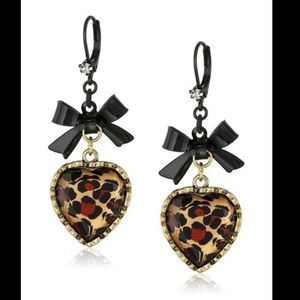 NEW BETSEY JOHNSON LEOPARD HEART DROP EARRINGS